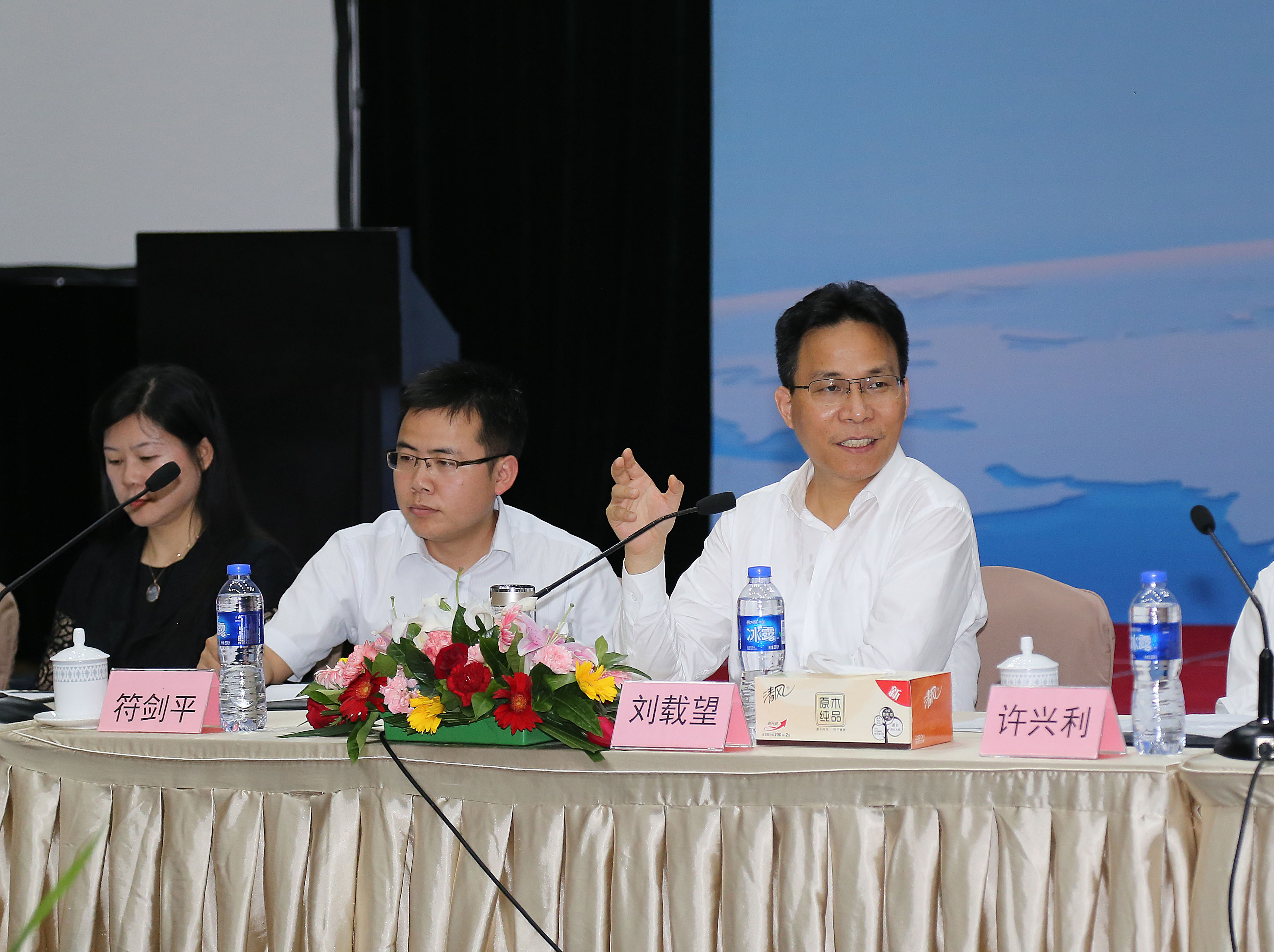 青春如诗 圆梦九五至尊VI老品牌——九五至尊VI老品牌集团2017年校招生始业培训在京顺遂举行